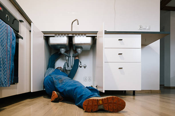 Professional Plumbing technician working in Sayreville, NJ